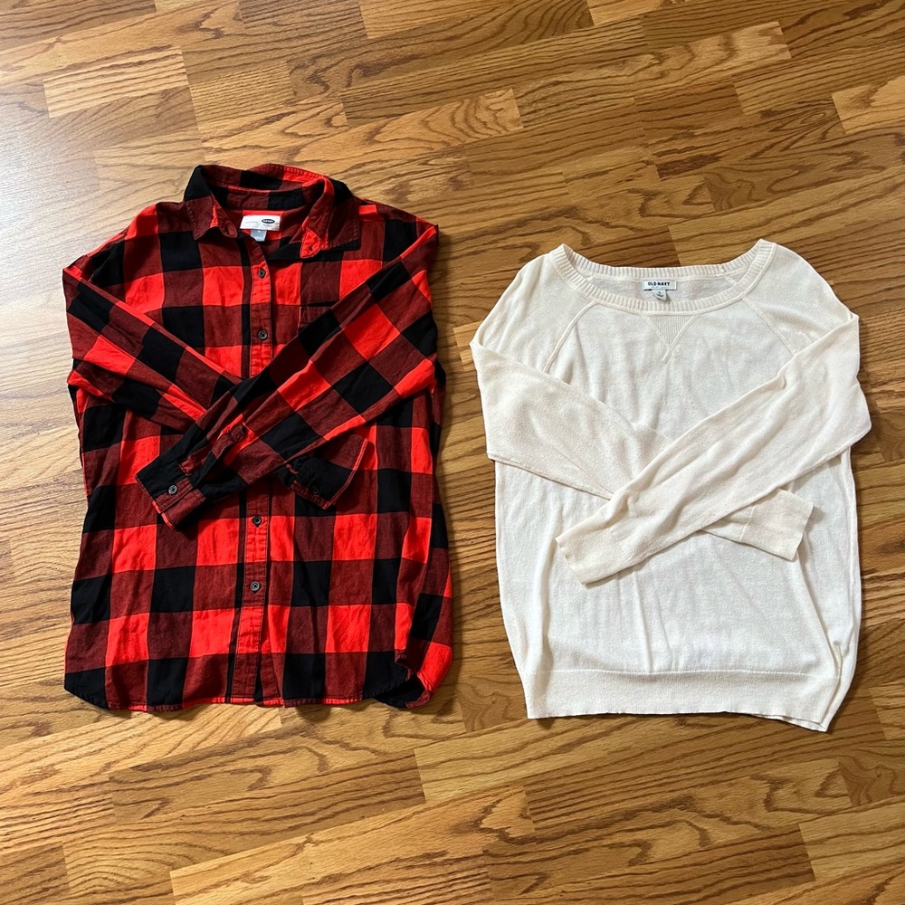 Old Navy back to school bundle. 1 flannel & 1 sweater. Like new. Size Medium.